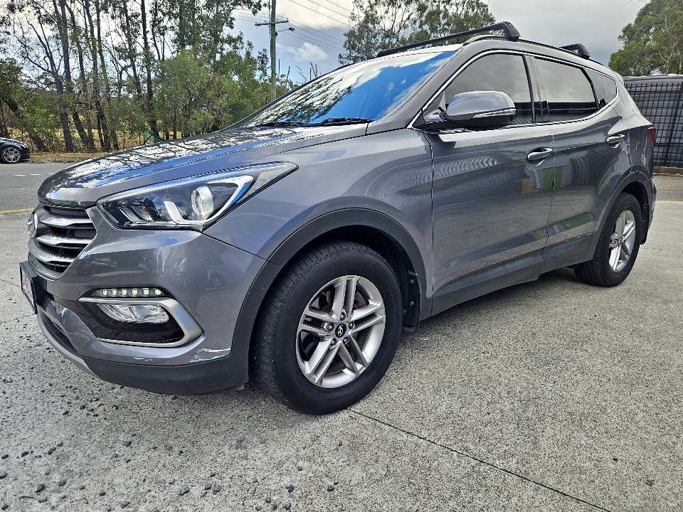 2016 Hyundai Santa Fe 7 Seater turbo diesel with low km's
