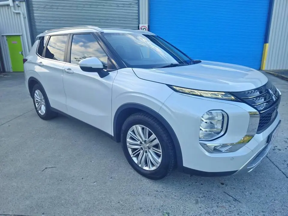 23-06-2026-mitsubishi-outlander-7seater-001.webp