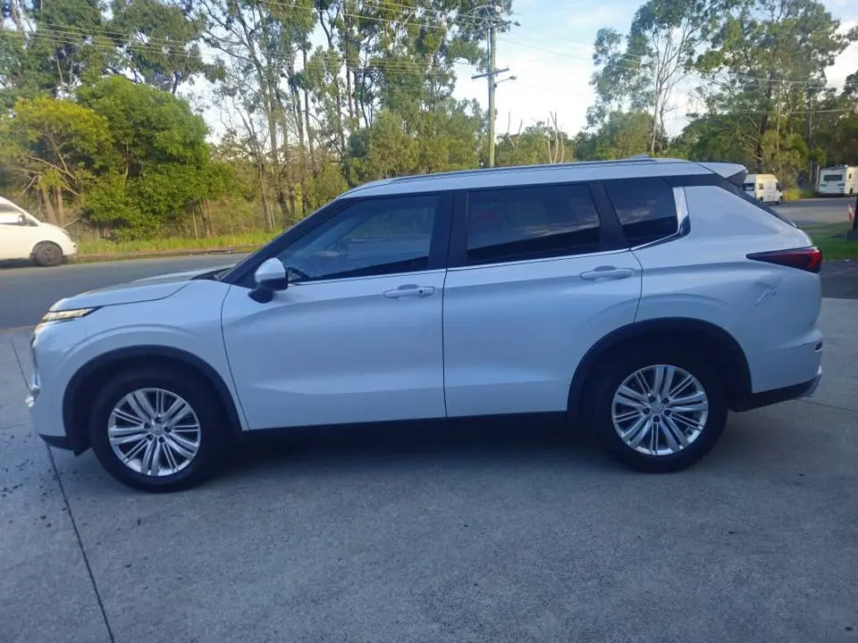 23-06-2026-mitsubishi-outlander-7seater-005.webp