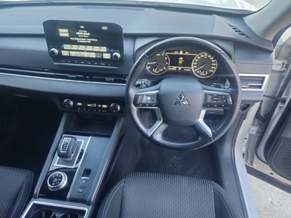 23-06-2026-mitsubishi-outlander-7seater-015.webp
